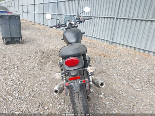 Triumph Street Twin