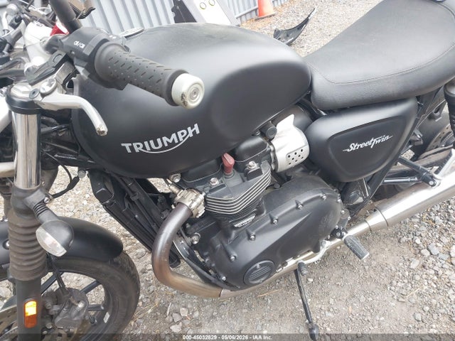 Triumph Street Twin