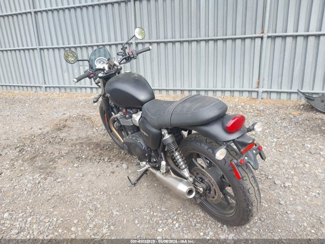 Triumph Street Twin