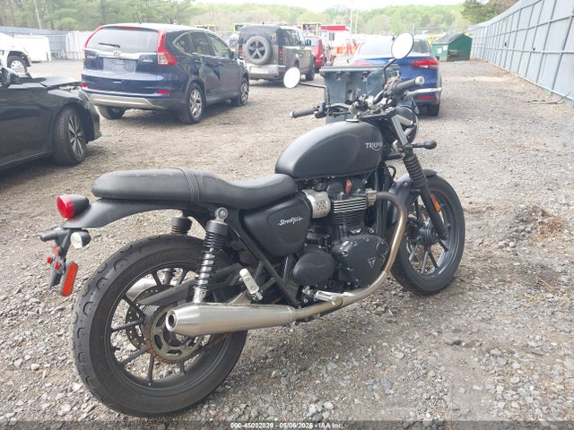 Triumph Street Twin