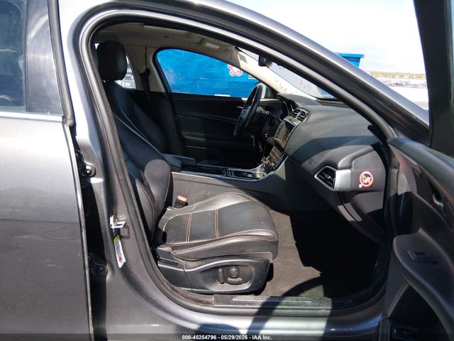 Jaguar XE 25t Prestige