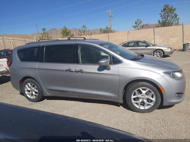 Chrysler Pacifica Touring L
