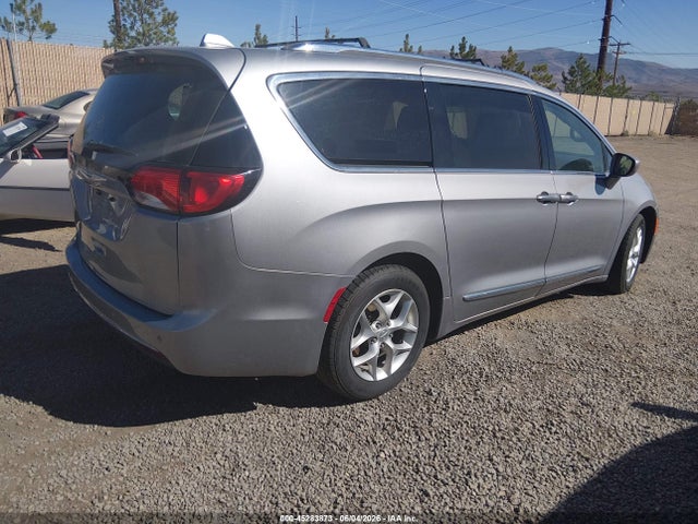 Chrysler Pacifica Touring L