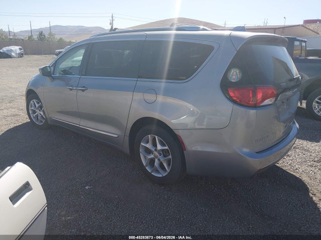 Chrysler Pacifica Touring L