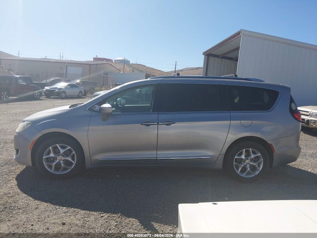 Chrysler Pacifica Touring L