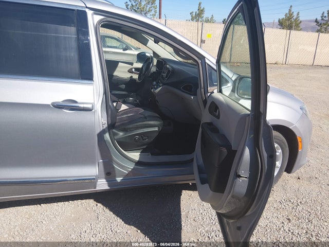 Chrysler Pacifica Touring L