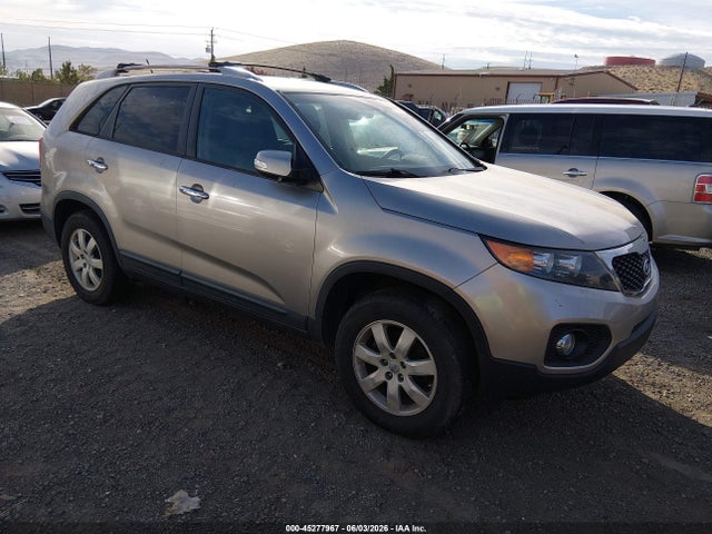 Salvage Kia Sorento Image