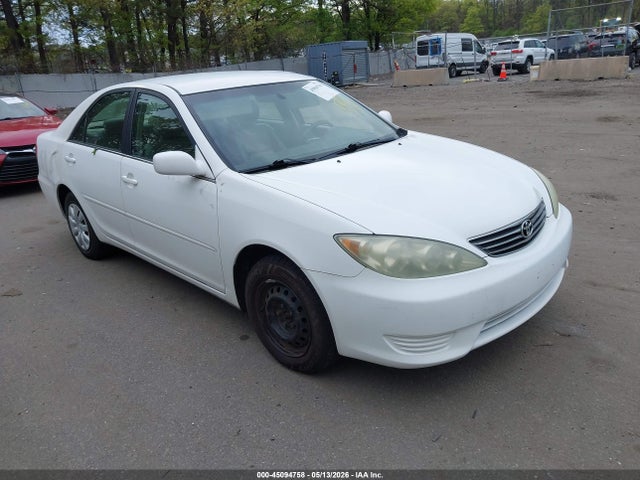 Salvage Toyota Camry Image