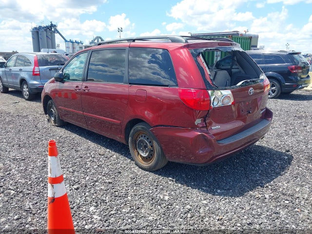 Toyota Sienna Le