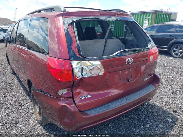 Toyota Sienna Le