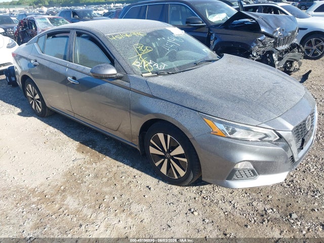 Salvage Nissan Altima Image
