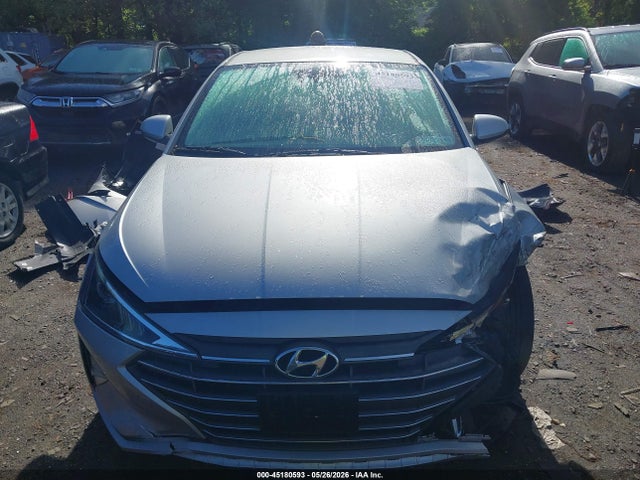 Hyundai ELANTRA Sel
