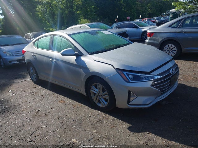 Salvage Hyundai ELANTRA Image