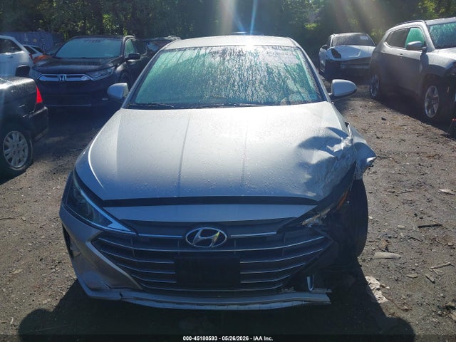 Hyundai ELANTRA Sel
