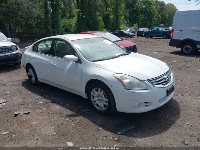 Salvage Nissan Altima Image