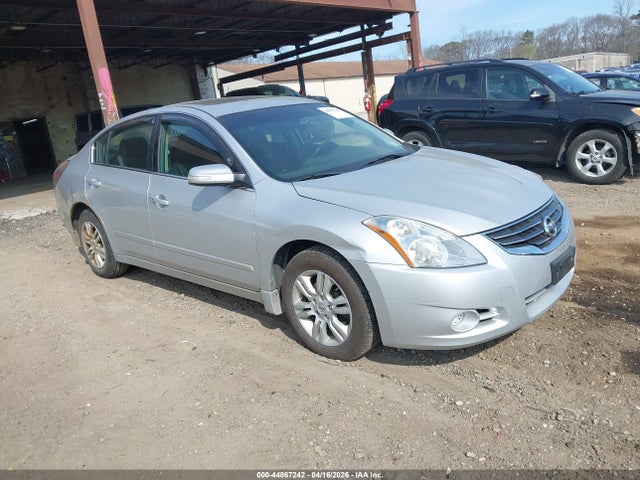 Salvage Nissan Altima Image