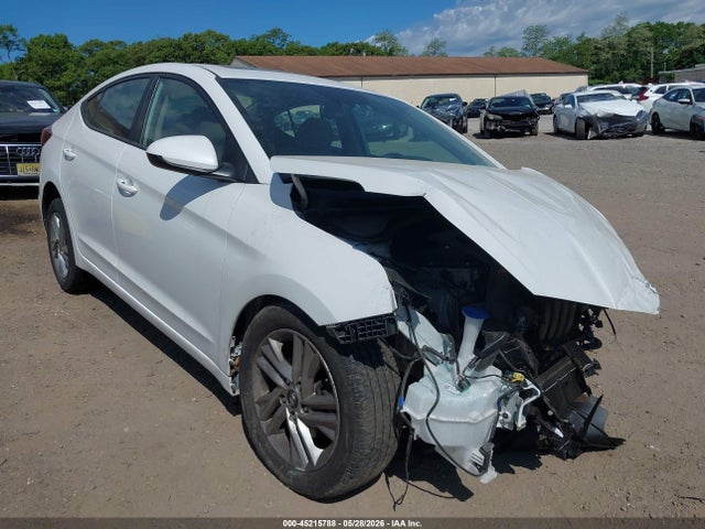Salvage Hyundai ELANTRA Image