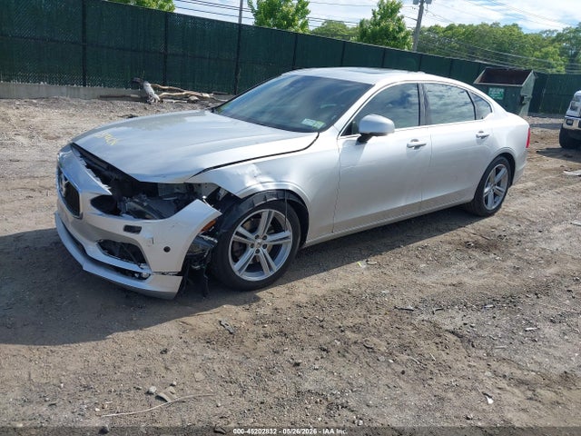 Volvo S90 T5 Momentum