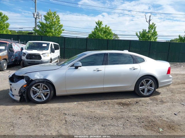 Volvo S90 T5 Momentum