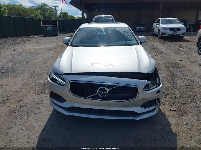 Volvo S90 T5 Momentum