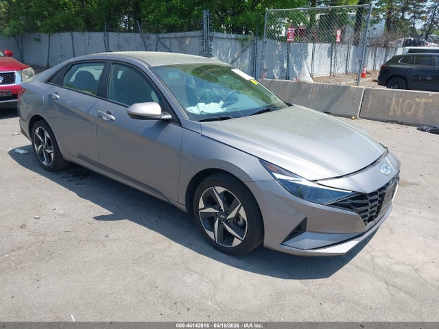 Salvage Hyundai ELANTRA Image