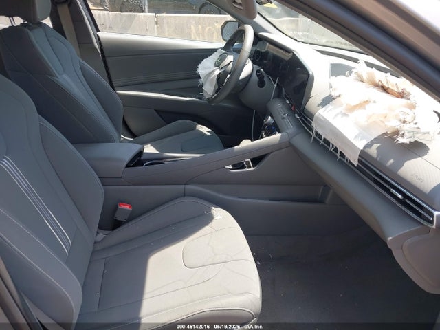 Hyundai ELANTRA Sel