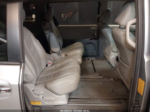 Toyota Sienna Xle V6 8 Passenger