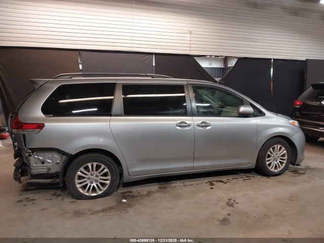 Toyota Sienna Xle V6 8 Passenger