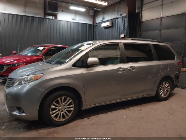 Toyota Sienna Xle V6 8 Passenger