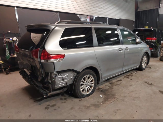 Toyota Sienna Xle V6 8 Passenger