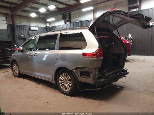 Toyota Sienna Xle V6 8 Passenger