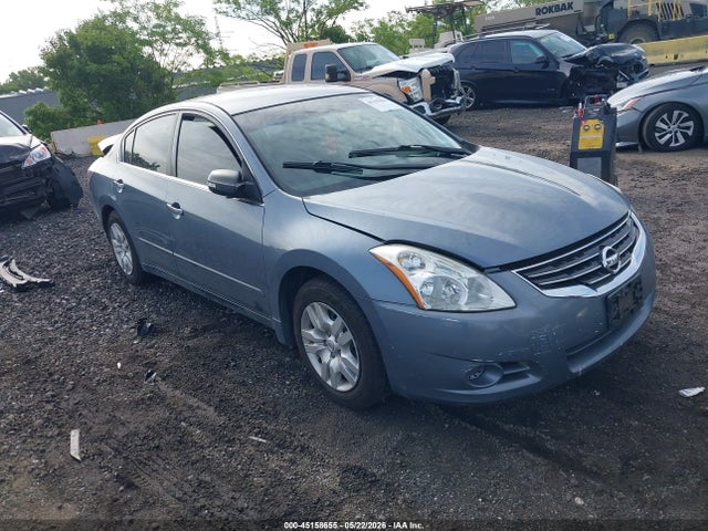Salvage Nissan Altima Image