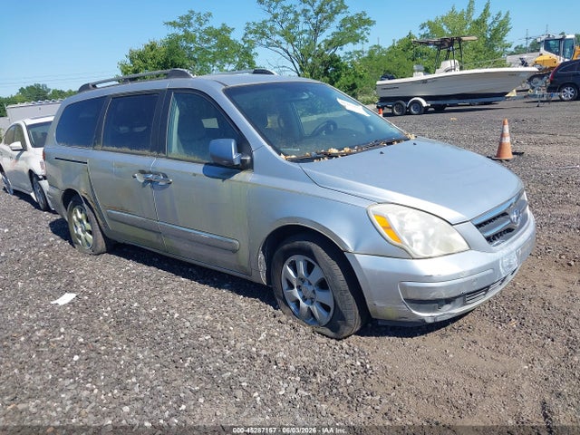 Salvage Hyundai Entourage Image