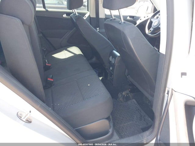 Volkswagen Tiguan S