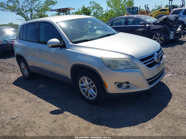 Salvage Volkswagen Tiguan Image