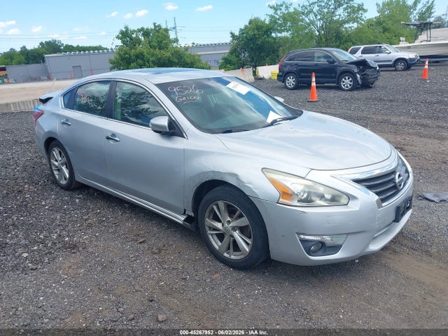 Salvage Nissan Altima Image