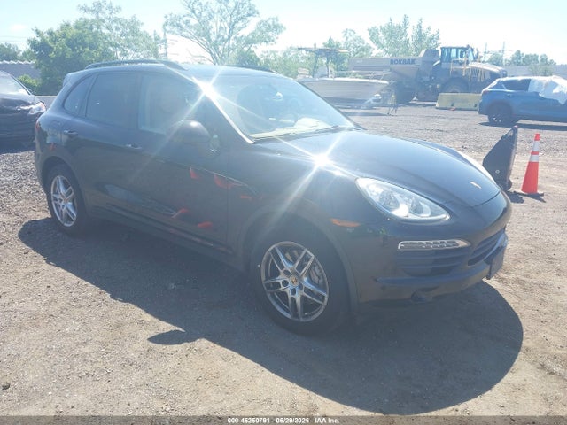 Salvage Porsche Cayenne Image