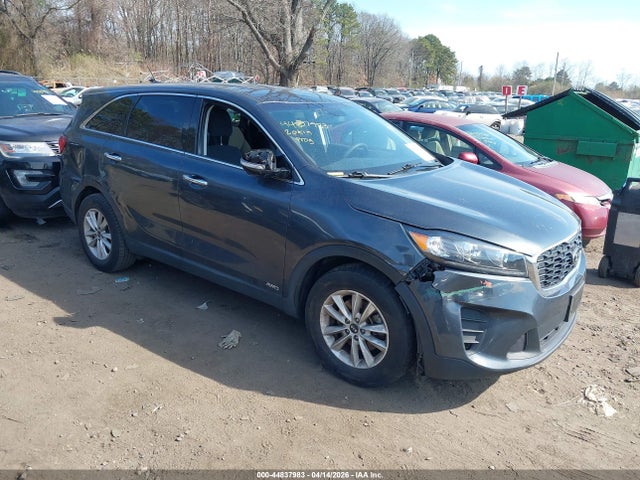 Salvage Kia Sorento Image