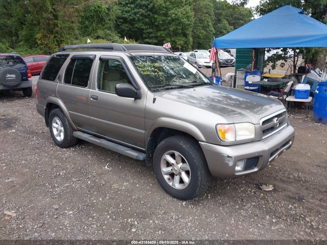 Salvage Nissan Pathfinder Image