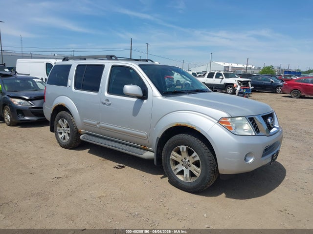 Salvage Nissan Pathfinder Image