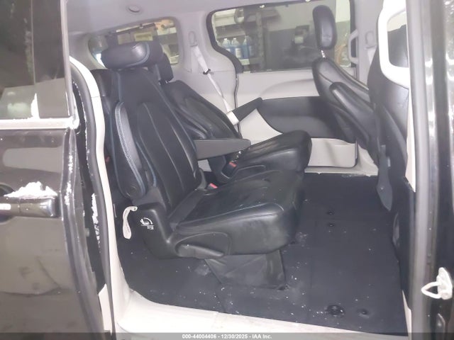 Chrysler Pacifica Touring L