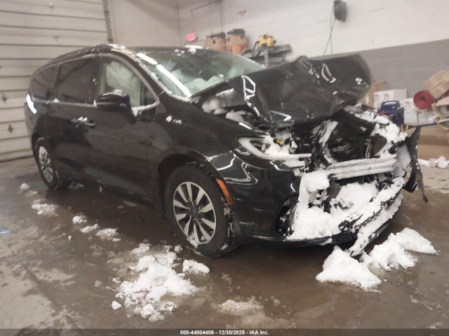 Salvage Chrysler Pacifica Image