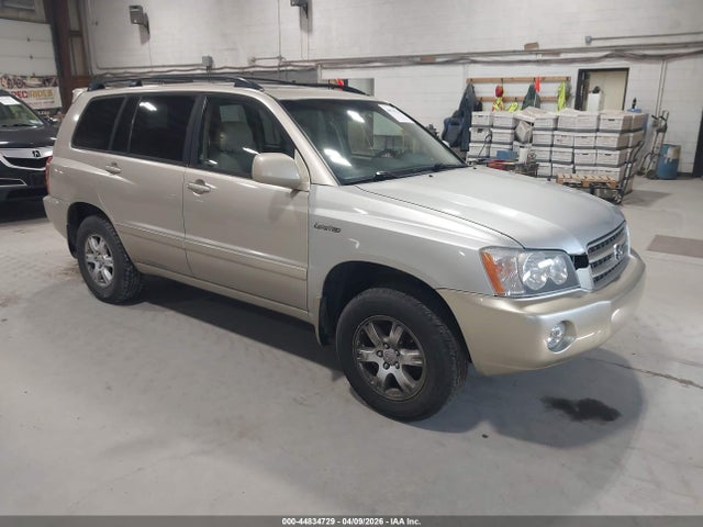 Salvage Toyota Highlander Image