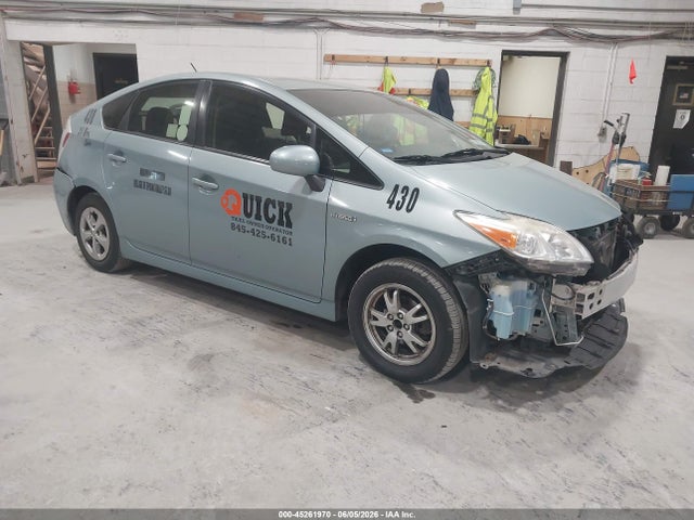 Salvage Toyota Prius Image