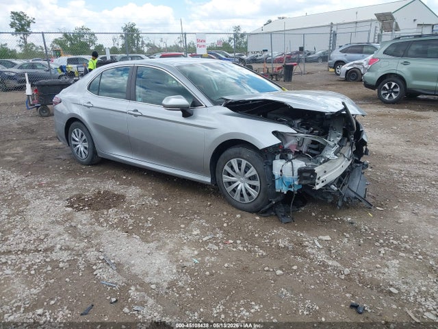 Salvage Toyota Camry Image