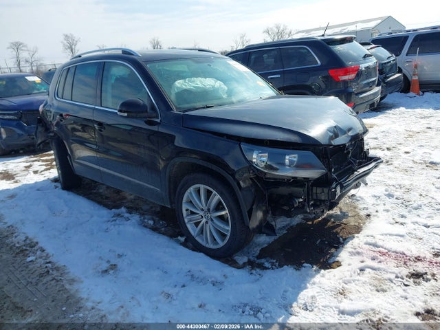 Salvage Volkswagen Tiguan Image