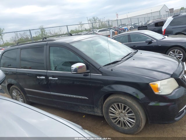 Chrysler Town & Country Touring-l