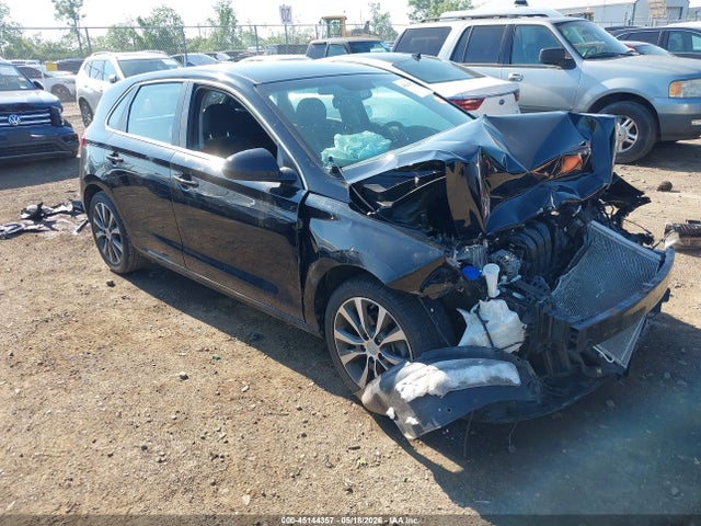 Salvage Hyundai ELANTRA Image