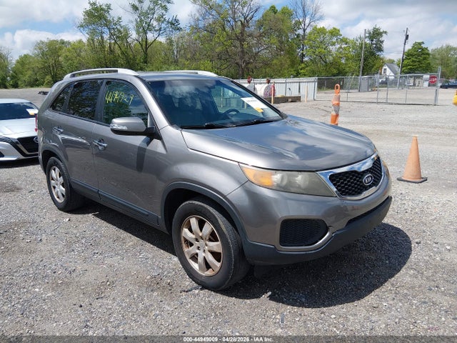 Salvage Kia Sorento Image
