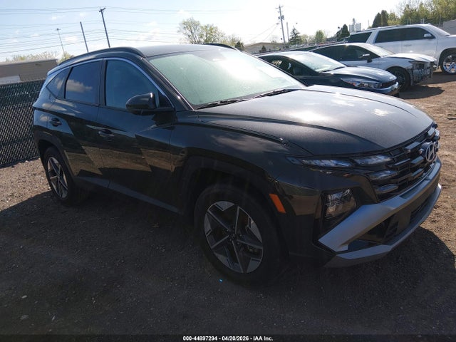 Salvage Hyundai TUCSON Image